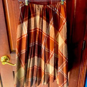 Tan, rust, beige plaid vintage accordian pleated midi wool classic skirt
